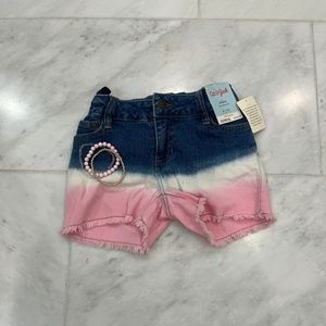 Blue/white/pink jean shorts with tag! In very good condition 😊Never worn!